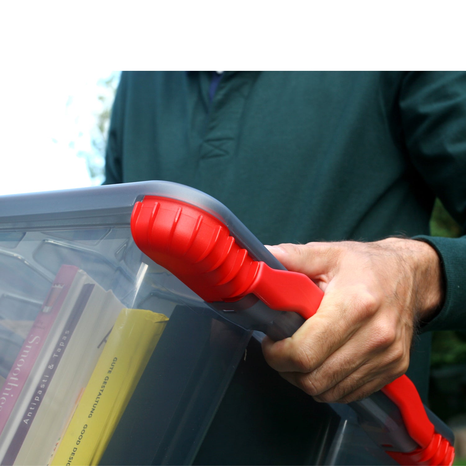 W pudłach archiwizacyjnych możesz trzymać dokumenty w domu, teczki oraz różnego rodzaju artykuły biurowe.