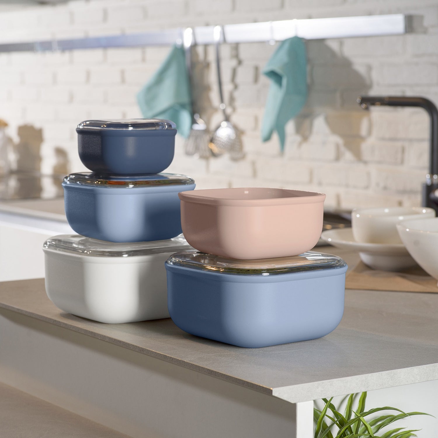 Najlepsze pojemniki na żywność do mikrofali - tworzywo sztuczne i silikon